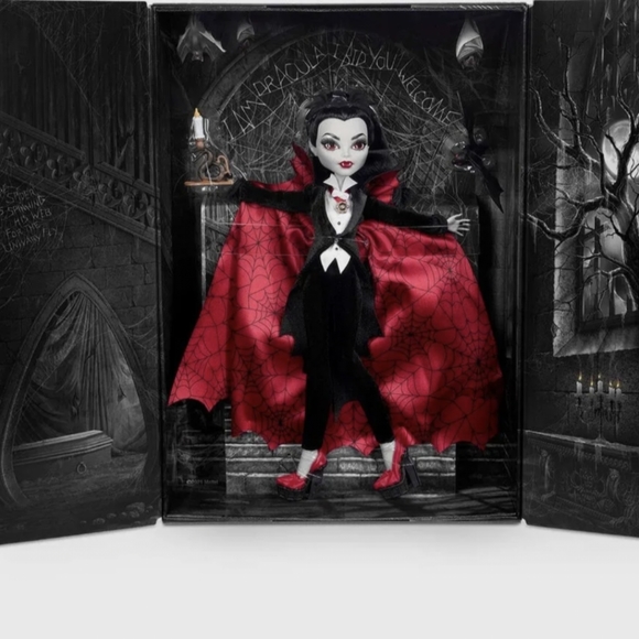 2022 Mattel Monster High Skullector Dracula Doll Limited Edition - Picture 2 of 2